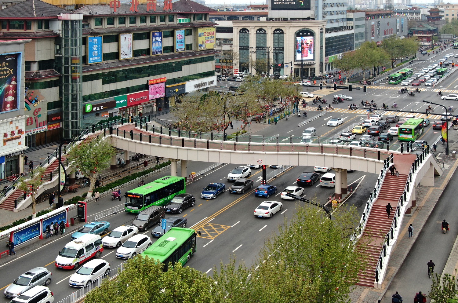 邢台市中兴大街顺德路口过街天桥